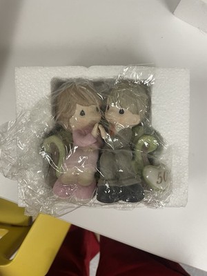 Precious Moments Share the Gift of Love Couple Porcelain Figurine Boxed 2012