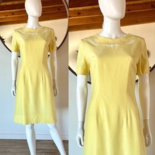 VTG 50'S 60'S YELLOW SHORT SLEEVE KNEE LENGTH SHIFT DRESS FITS S/M