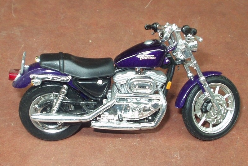 Maisto 1:18 Harley Davidson 2000 XL 1200S Sportster 1200 Custom Series 10