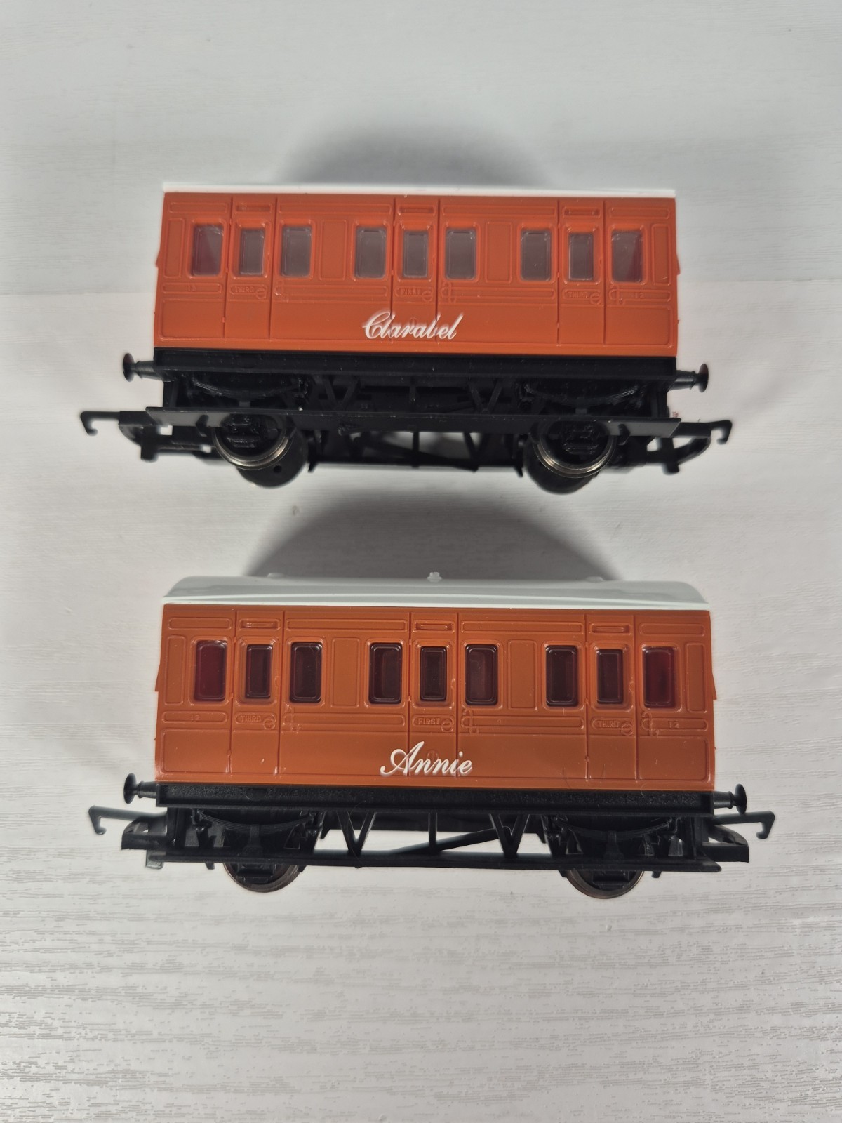 Hornby Thomas The Tank Engine Annie And Clarabel Coaches R9292 Model Railway OO