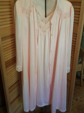 Vanity Fair Pink 2 Piece Set Nightgown And Robe Long Vintage Floral Detail M
