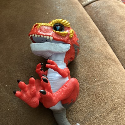 HOT Ripsaw Fingerlings T Rex Fingerlings Untamed Dino T-Rex