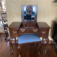 Ethan Allen Georgian Court Queen Anne Vanity Table Flip Top Mirror with Stool