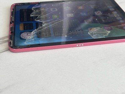 Broken WiFi Only Apple iPad 10th Gen 64GB A2696 Cracked Screen