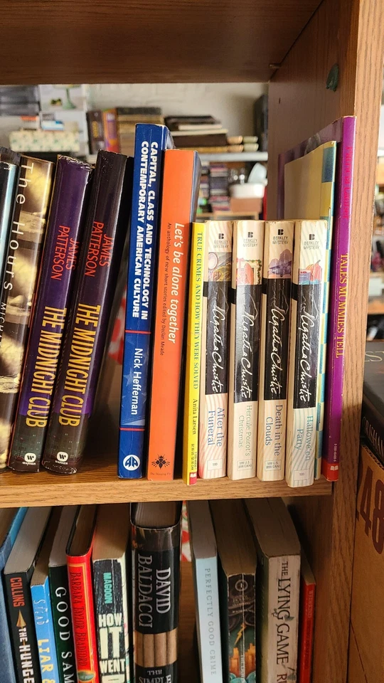 Book Lot Of Young Adults Books. Harcover And Soft 8 Lbs Of Books. Foto 3 de 4