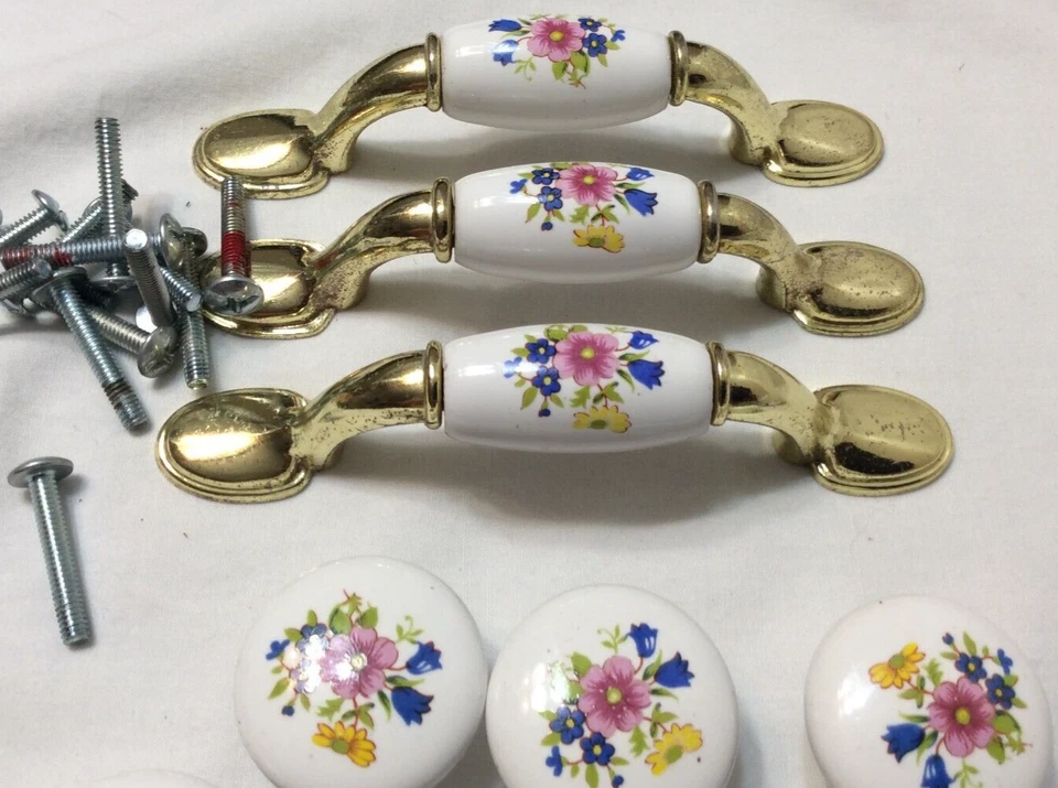 Vintage porcelain drawer knobs and handles, flowery pattern, light wear - T1438 - Image 3 of 4