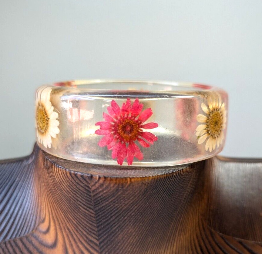 Mid Century Translucent Lucite Bangle Bracelet Em… - image 3