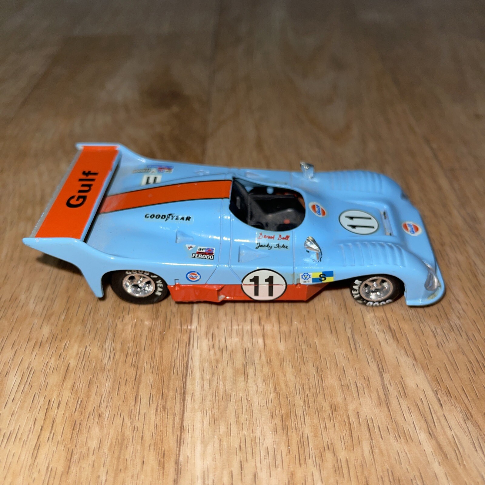 Miniature Mirage GR8 1/18 Spark No.11 Gulf J.Ickx/D.Bell 24h Le Mans