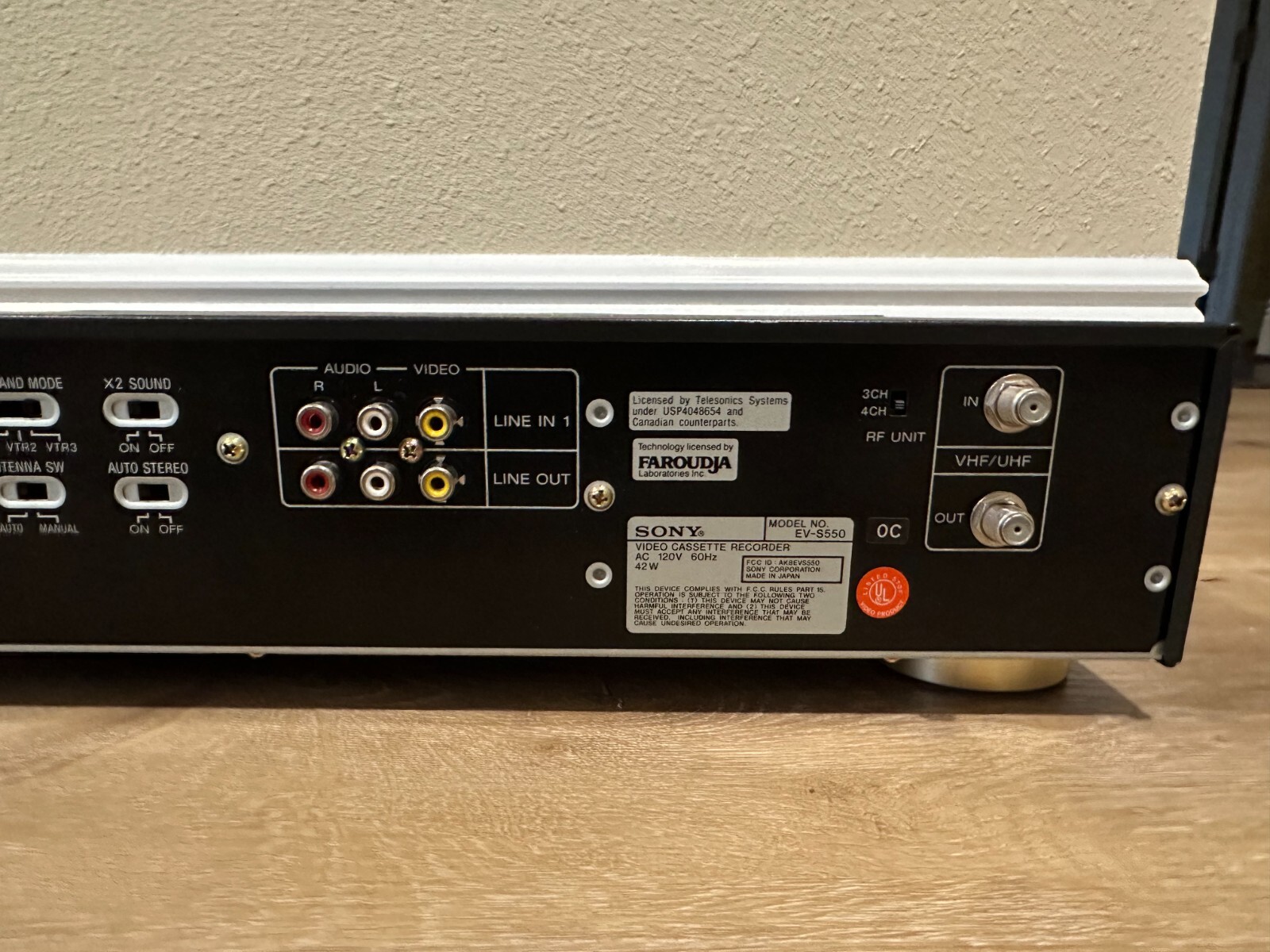 Sony EV-S550 8mm VCR Video 8 Digital Stereo Player Recorder for Parts Only