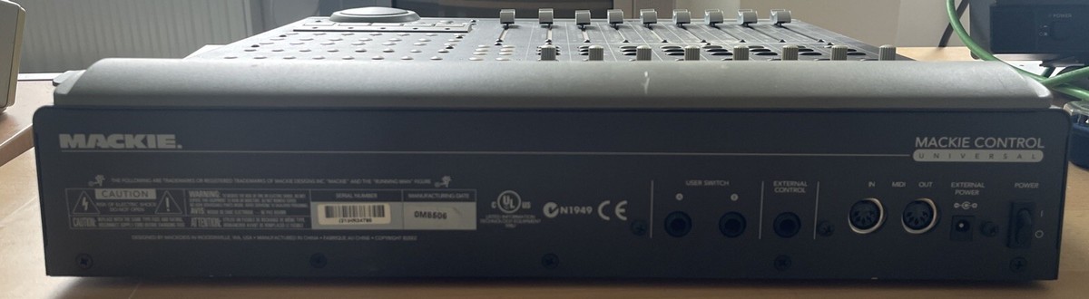MACKIE CONTROL UNIVERSAL Midi DAW 8-Kanal Controller
