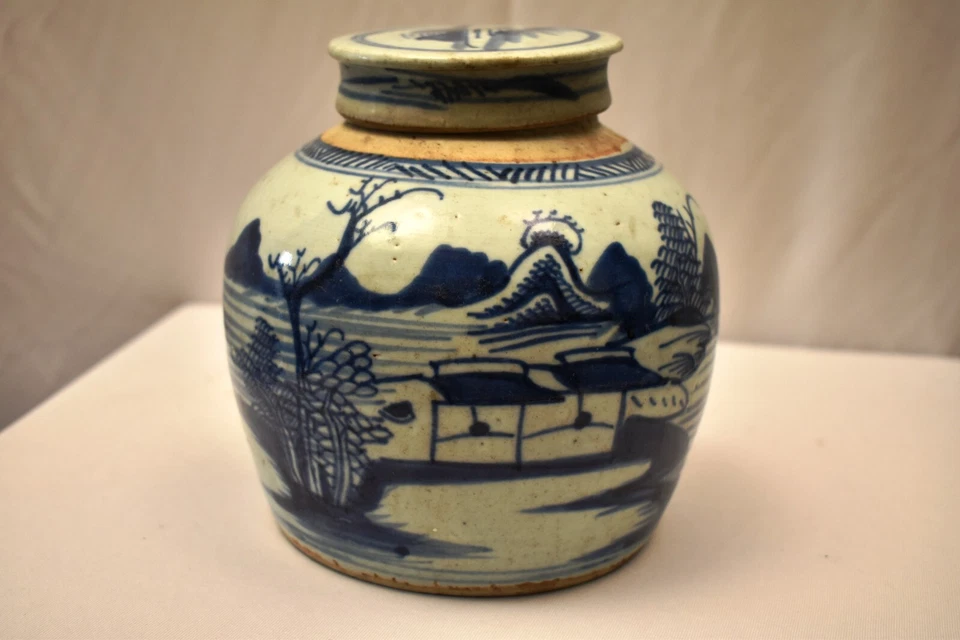 Antiguo tarro chino de cerámica azul y blanco de jengibre con tapa - paisaje oriental Foto 2 de 4
