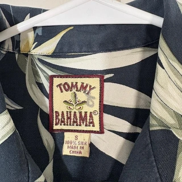 Tommy Bahama Shirt Mens Small Black Silk Hawaiian Floral Camp Button Front - Image 3 of 4