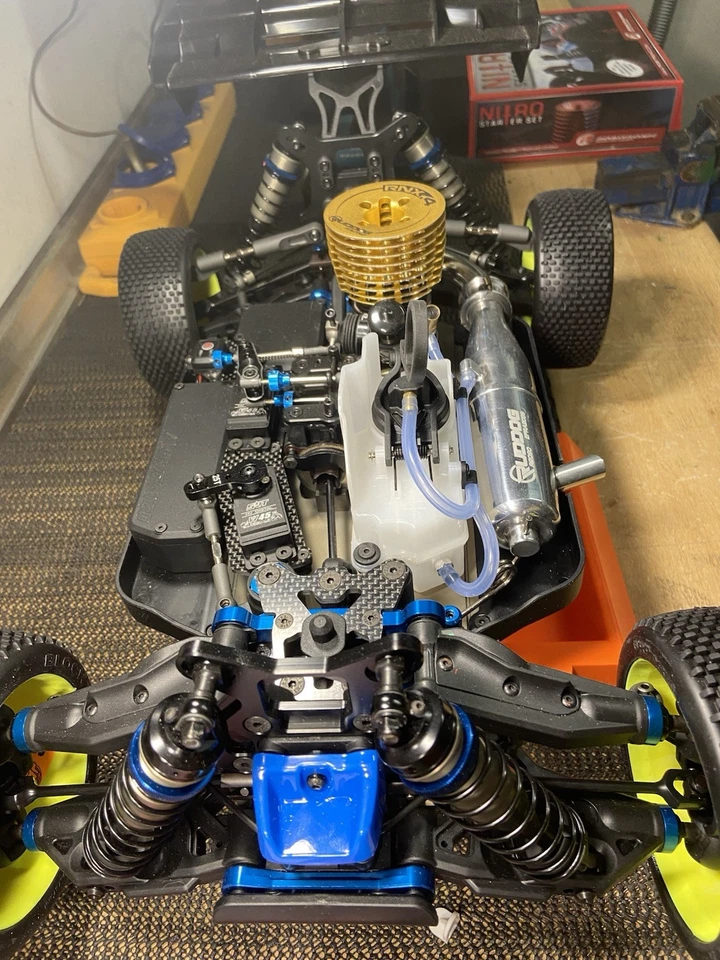 RC 8  B4.1 Associated Buggy 1:8 Nitro Neu Nur Gebaut Komplett Set mit Motor,  - Bild 2 von 4