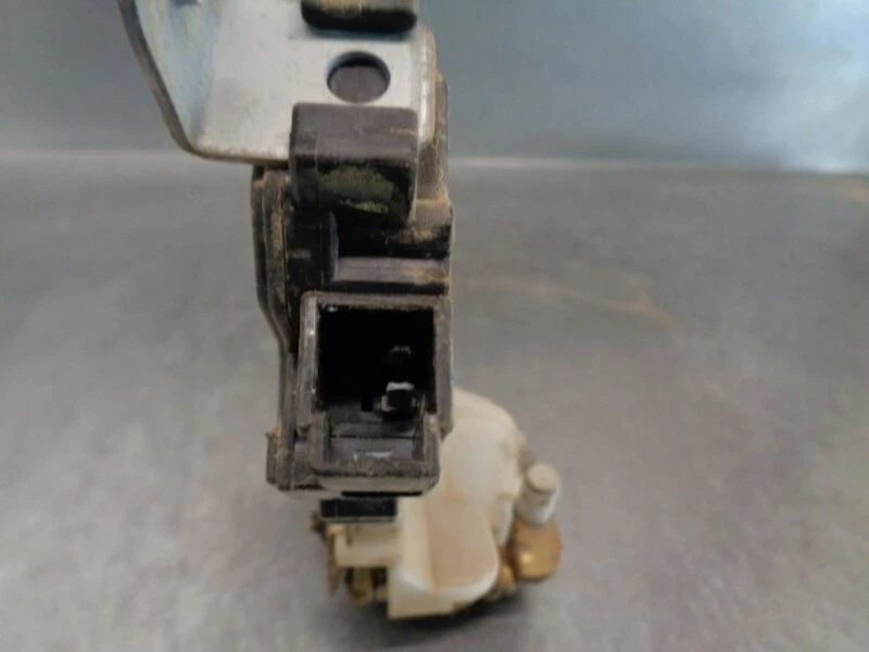 61035SA001 serrure porte arrière gauche pour SUBARU FORESTER S11 (SG) 4465947 - Photo 4/4