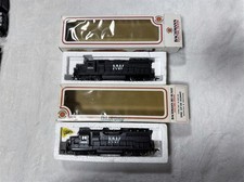 BACHMANN HO N W NORFOLK WESTERN DIESEL LOCOMOTIVE 8824 DUMMY 8825