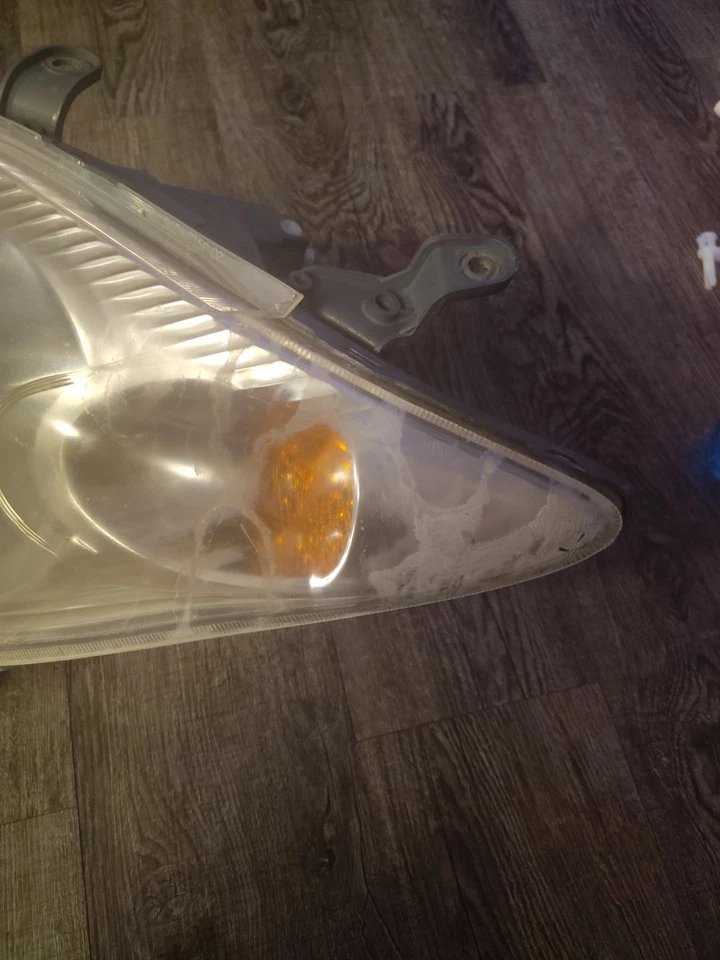 Правая фара в сборе со стороны водителя Scion Xa 2004 2005 - Изображение 2 из 4