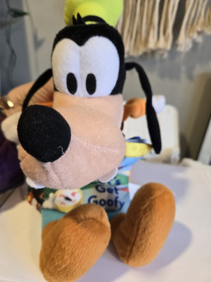 Disney Enterprises 2010 Goofy Storybook Hand Puppet Used