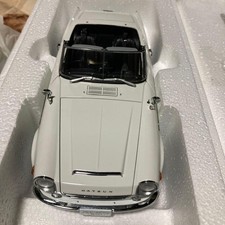 AUTOart 1/18 Datsun Fairlady 2000 Model Car White
