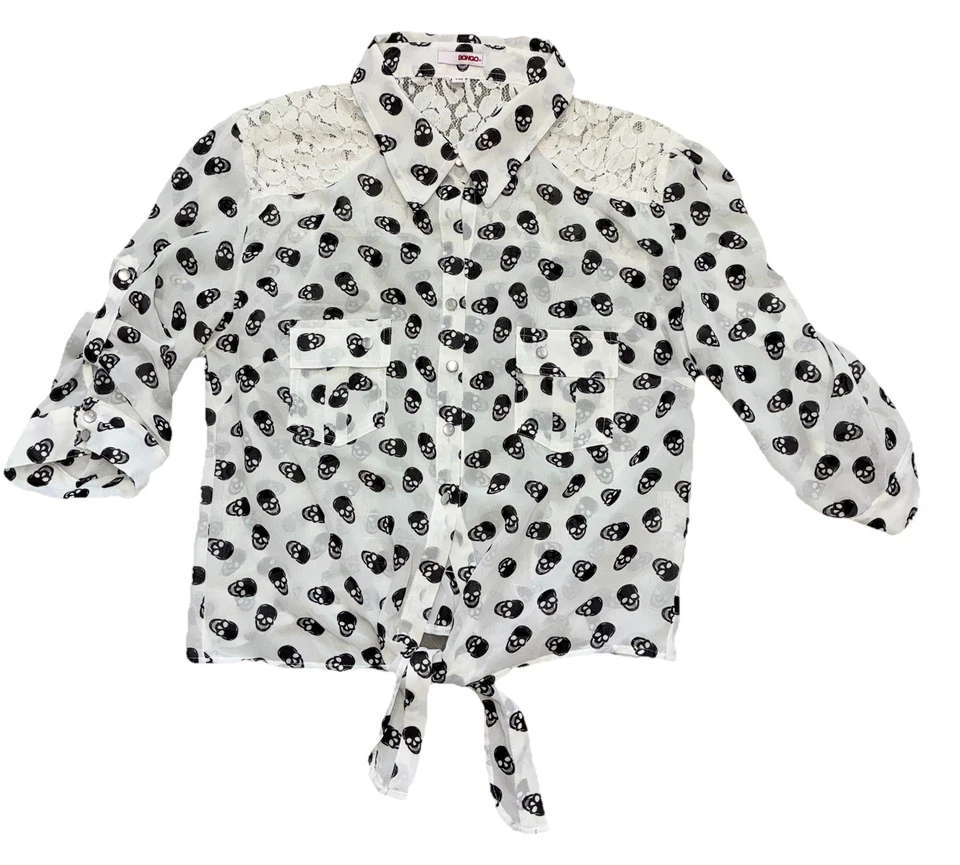 Blusa Bongo Caveira L Laço Branco Frente Renda Ombro Crop Gótico Alt Nerd Escritório Y2K - Imagem 2 de 4