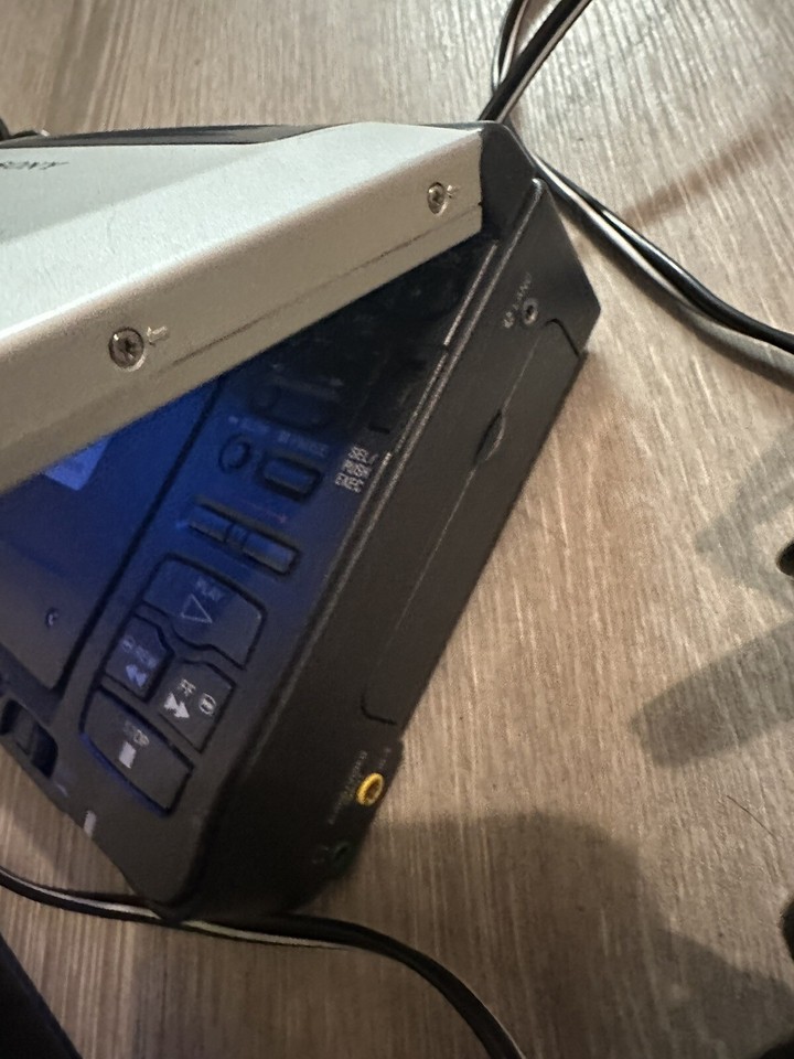 Sony GVD1000 Mini DV Digital Video Cassette Recorder w/Adapter and