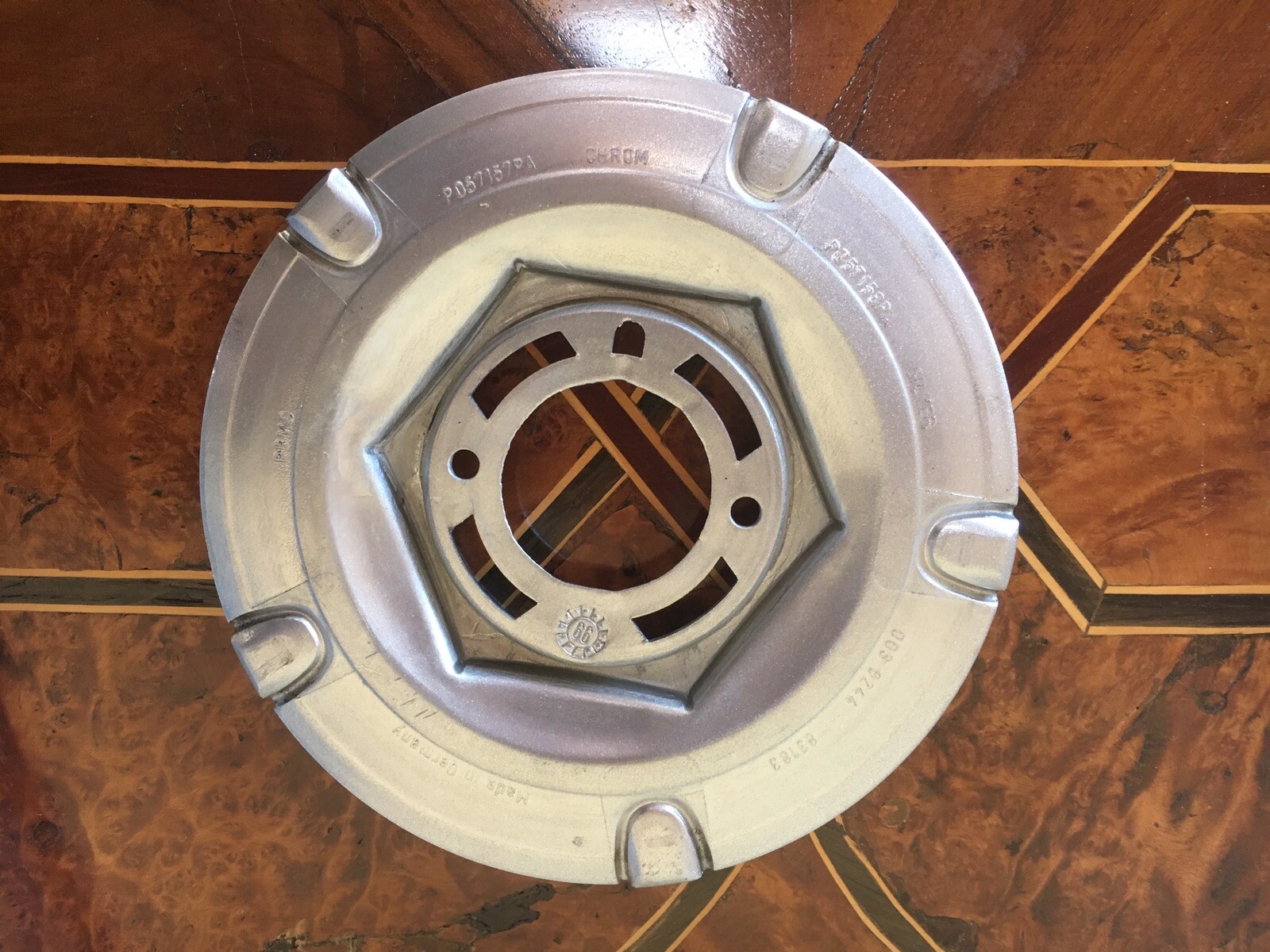 ROLLS ROYCE PHANTOM OEM CHROME PLATED HUBCAP RING NEW 