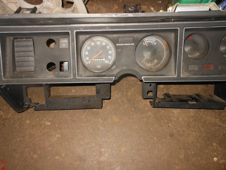 Conjunto de velocímetro Plymouth Fury 1975 Foto 2 de 3