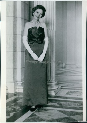 1962 Mrs Maurine Neuberger Washington Lady Senator Red Satin Dress Wirephoto 7X9