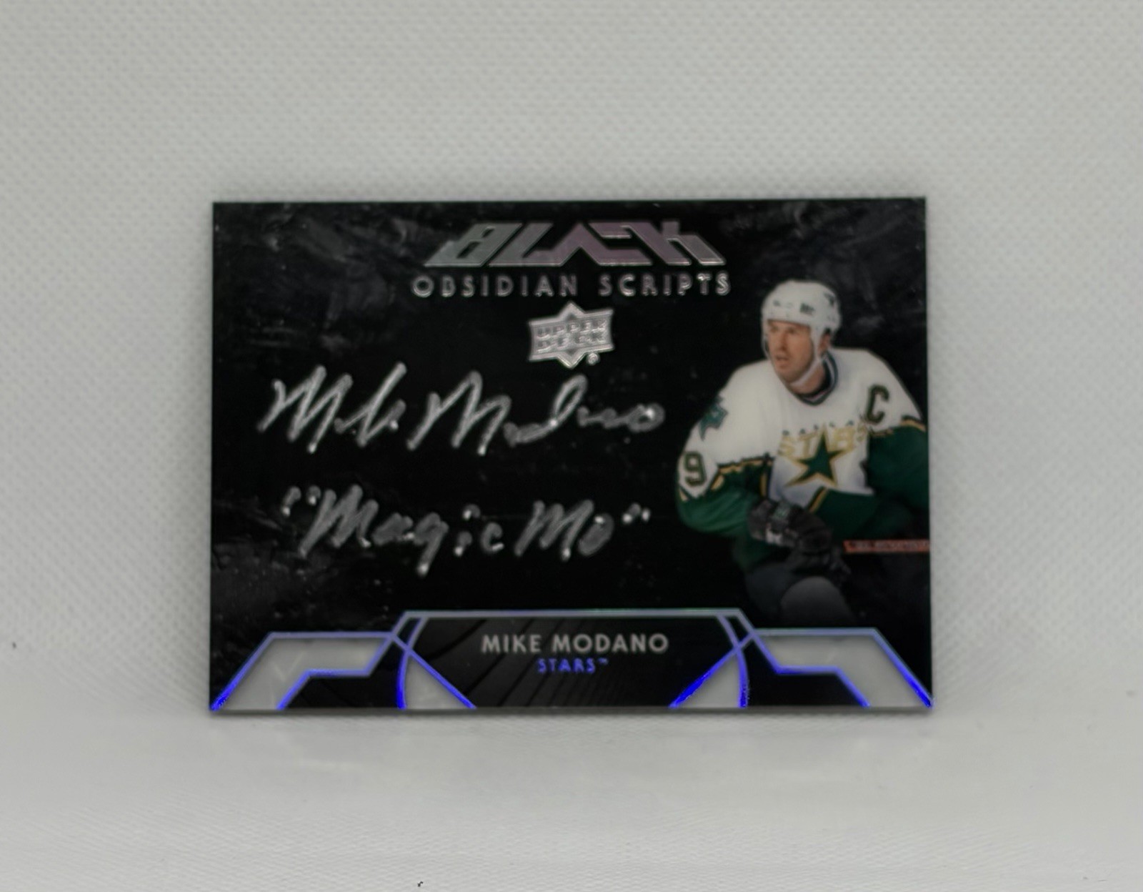 18 UD Black Obsidian Scripts Material Mike Modano Magic Mo Inscribed Auto #OS-MM