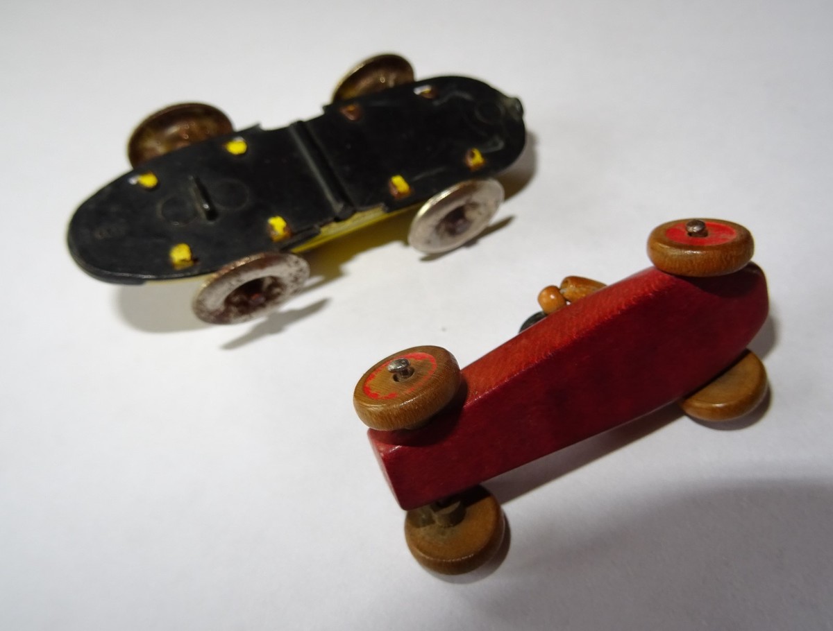 Jouets anciens : jeux mécaniques, jeux d'adresse, petites voitures