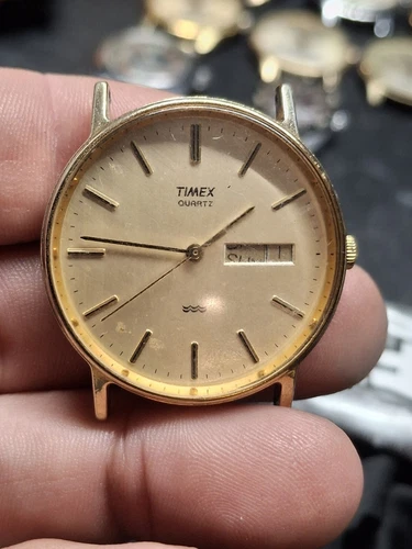 Timex Quartz Gold Tone Mens Vintage 1990s Retro Watch