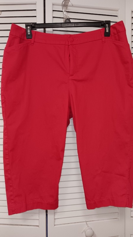 St John's Bay Women's Plus 18W Coral  Capri Pants for Work 