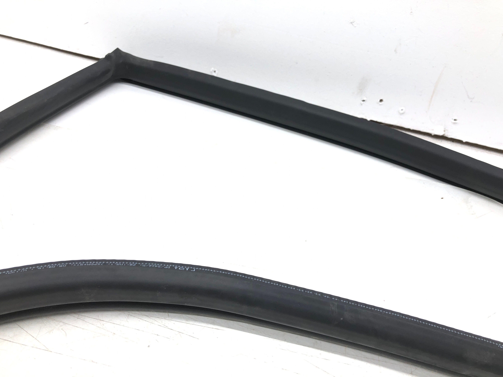 2017-2020 FERRARI GTC4LUSSO LEFT FRONT DOOR BODY WEATHER STRIP SEAL SET OEM