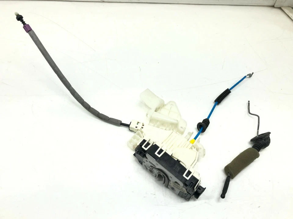 Mercedes-Benz E350 2010-2016 conductor izquierdo cerradura puerta delantera pestillo actuador fabricante de equipos originales. Foto 2 de 4