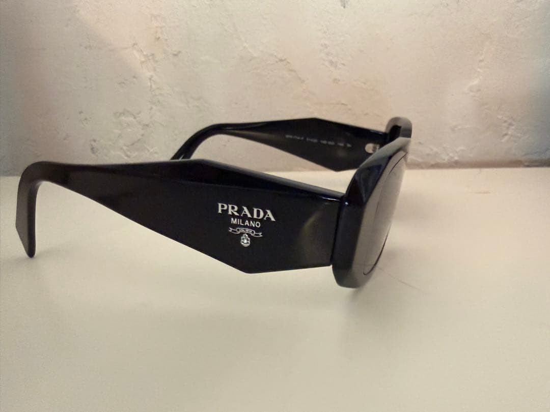 Prada Black Square Sunglasses with Case Made in Italy Used thumbnail 4