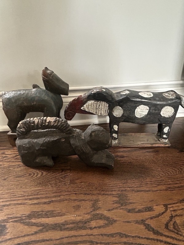 ANTIQUE HAND CARVED PRIMITIVE WOODEN ANIMALS