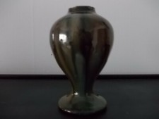 poterie de BAVENT  vase en grès vernissé sur pied douche signé JS  