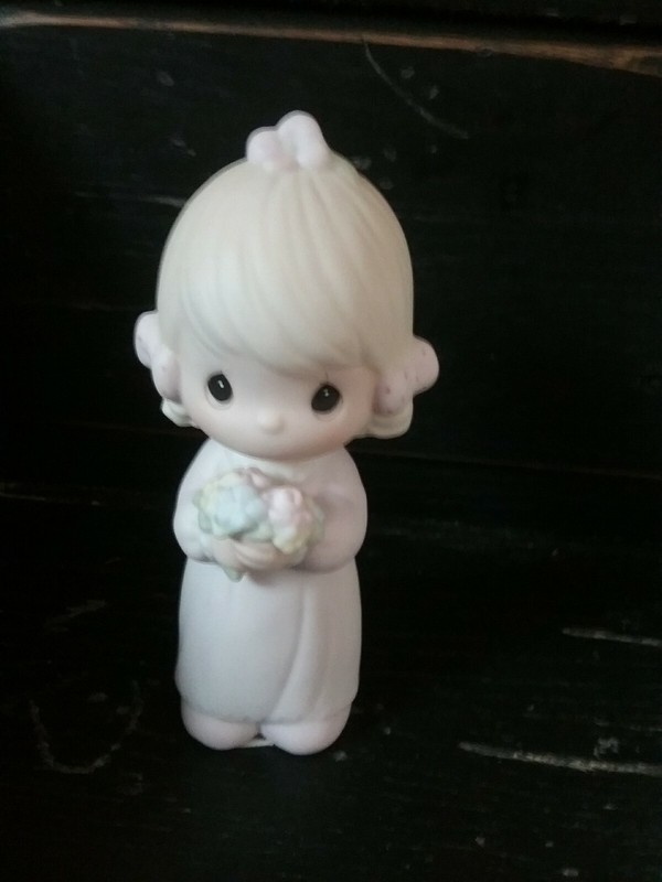 Precious Moments Figurine.   Bridesmaid. #E-2831.   Excellent Condition 