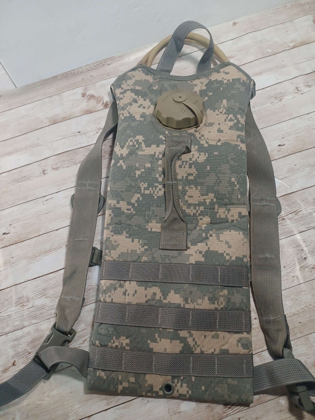 MOLLE II Modular Lightweight Hydration System Carrier Very Good