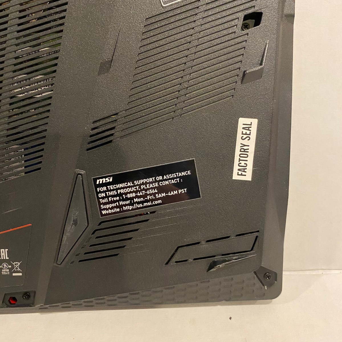 MSI GE63 Raider RGB 9SE Gaming Laptop GeForce RTX 2060, i7-9750H