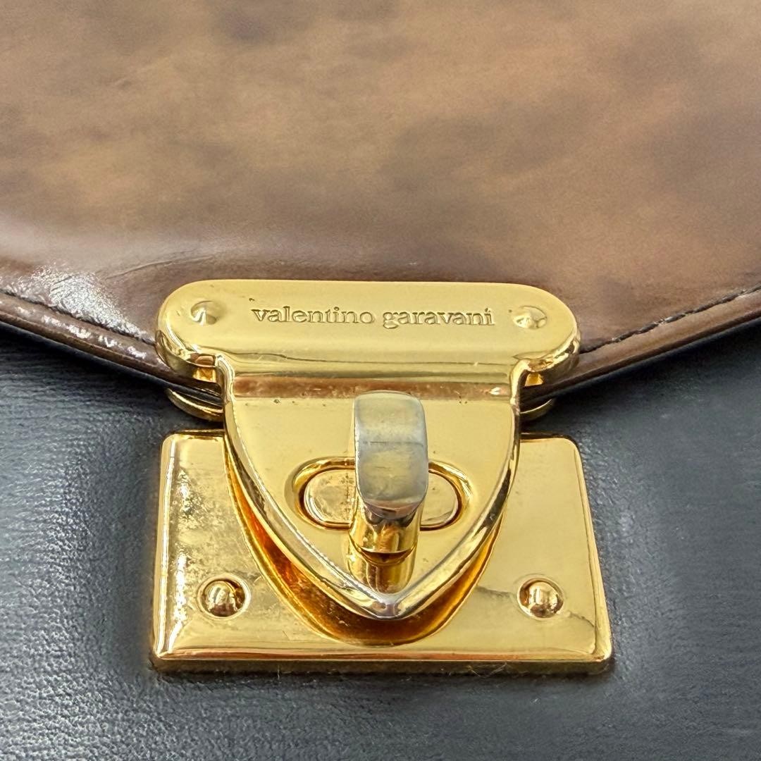 Valentino Garavani Bicolor Leather Shoulder Bag Gold Hardware Vintage Japan thumbnail 17