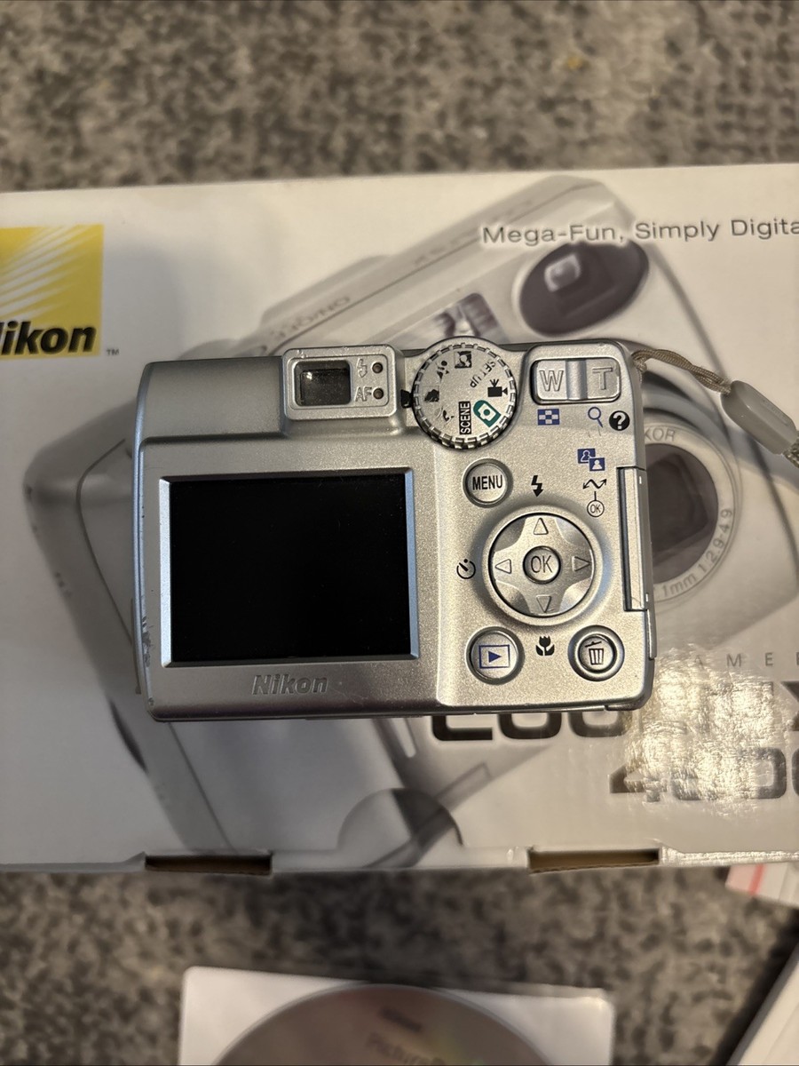 Nikon COOLPIX 4600 シルバー コンパクトデジタルカメラ Nikon COOLPIX 4600 4.0MP Digital Camera - Silver -A Untested