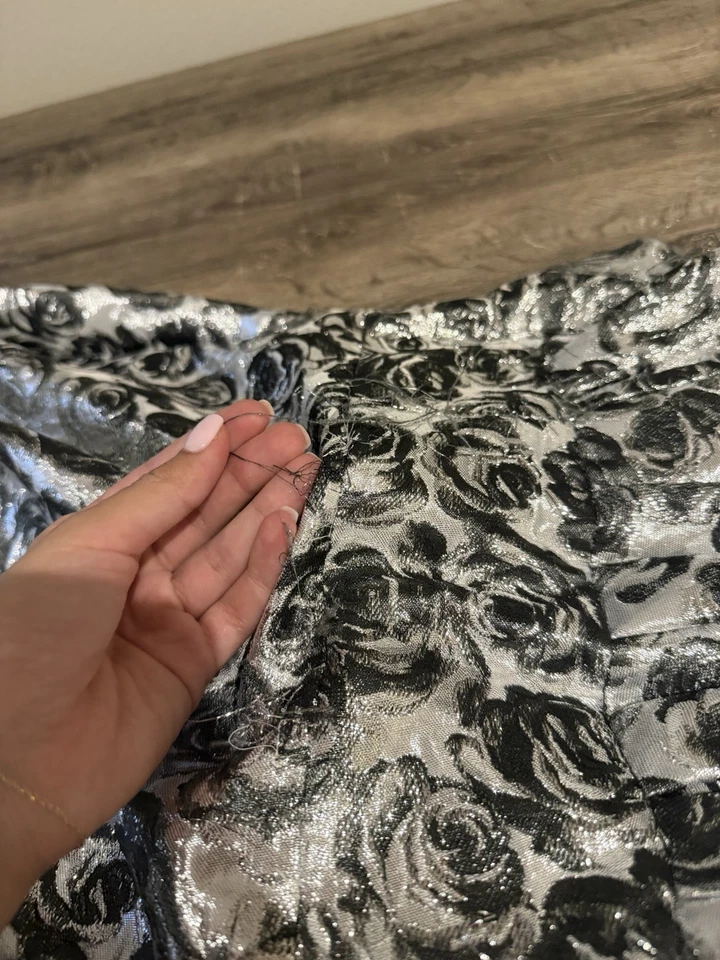 $3990 Vestido Carolina Herrera Plateado Estampado Rosa Vestido Plateado Talla 10 (Nuevo)�� Foto 4 de 4