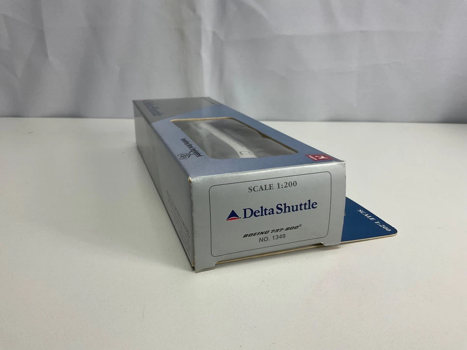 1:200 Hogan Delta Shuttle Boeing 737-800 N395DN Colors in Motion Livery #1349 - Image 3 of 4