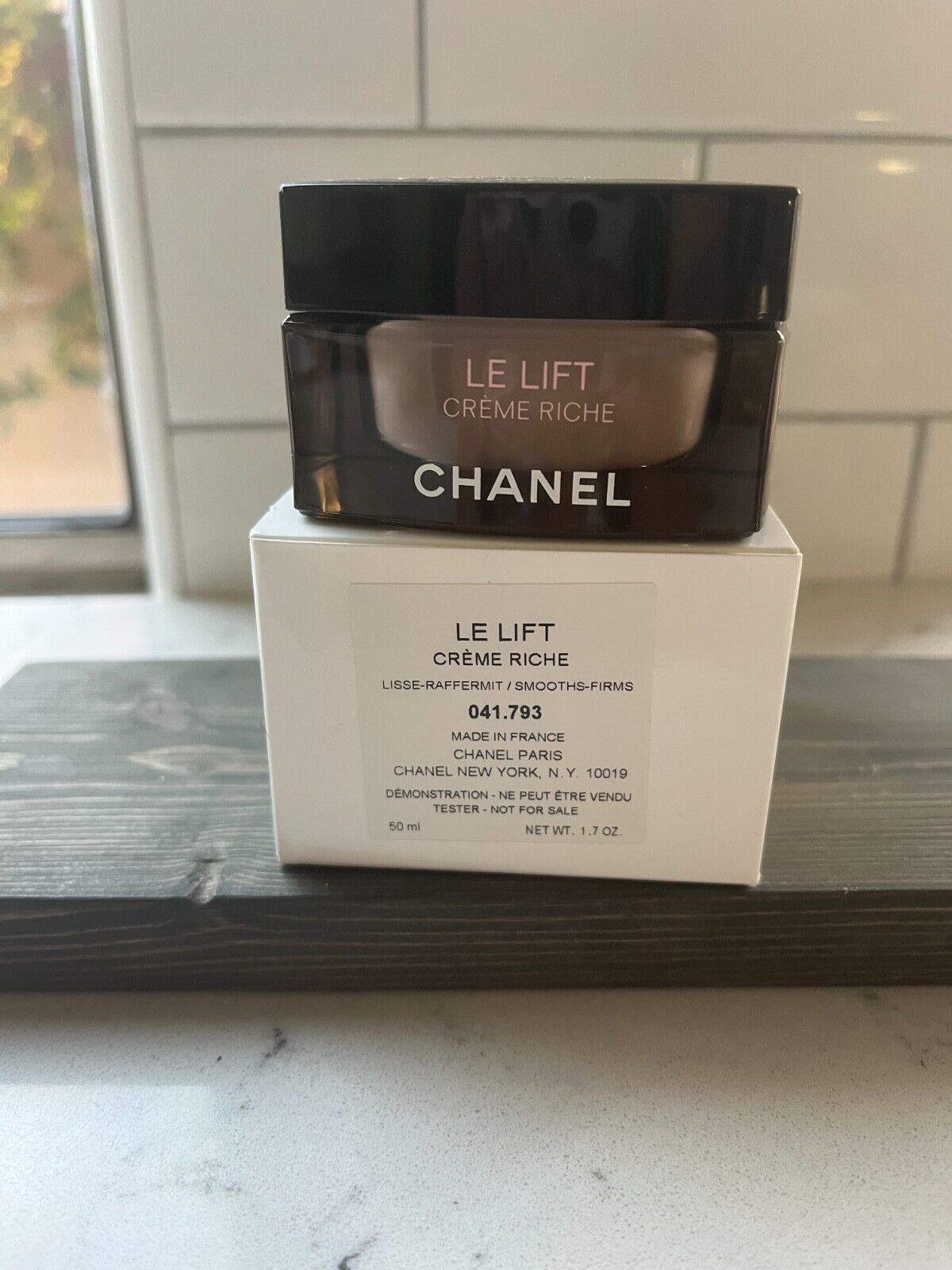  Chanel Le Lift Creme Main Cream Women 1.7 oz : Beauty &  Personal Care