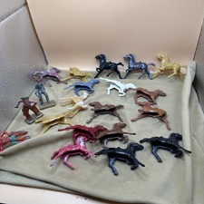 vintage Beton Western Old West cowboy Indians And Horses Lot Of Vintage Toys