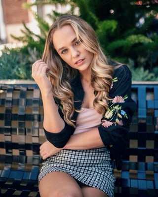 Madison Iseman 8x10 Photo WM