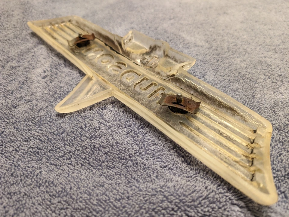 Emblema Hudson Commodore 1946-1947 moldura trasera de plástico  Foto 4 de 4