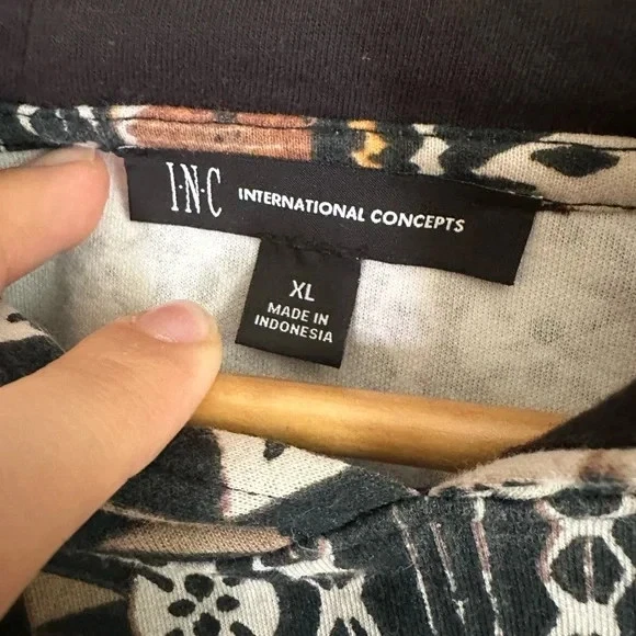 Moletom com capuz INC International Concepts preto e branco quadrada manga longa hippie boho - Imagem 2 de 4