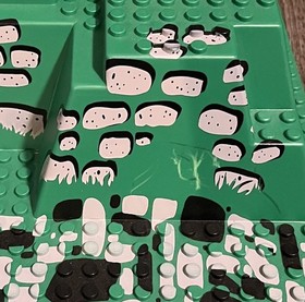 Lego 10176 Green Castle Baseplate Raised 32 x 48 Corner Pits Rock Path