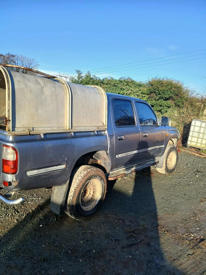 Toyota Hilux 2000 4wd pickup - Image 3 of 4